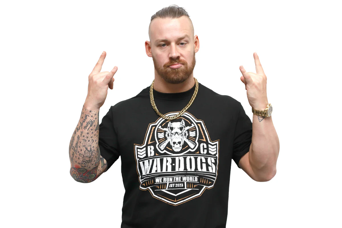BULLET CLUB WAR DOGS「WE RUN THE WORLD」Tシャツ(ブラック×ゴールド)